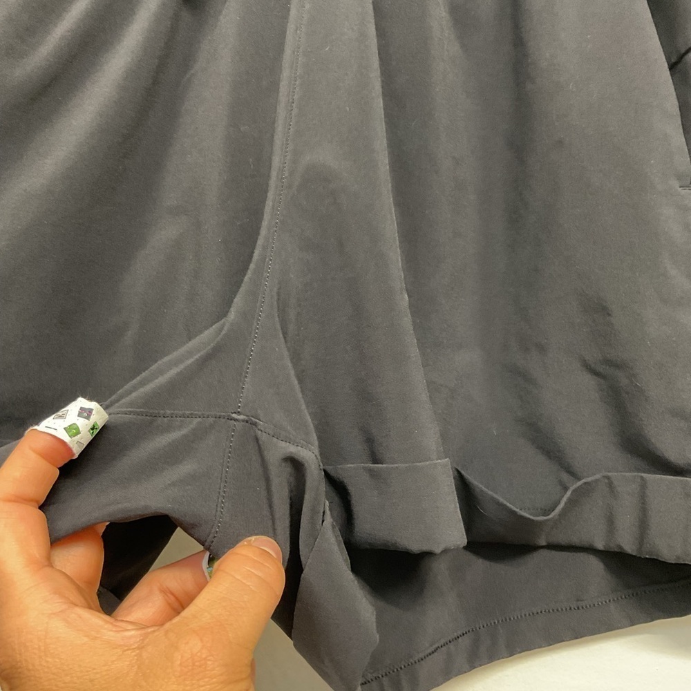 Lululemon Spring Break Away shorts - Picture 4 of 6